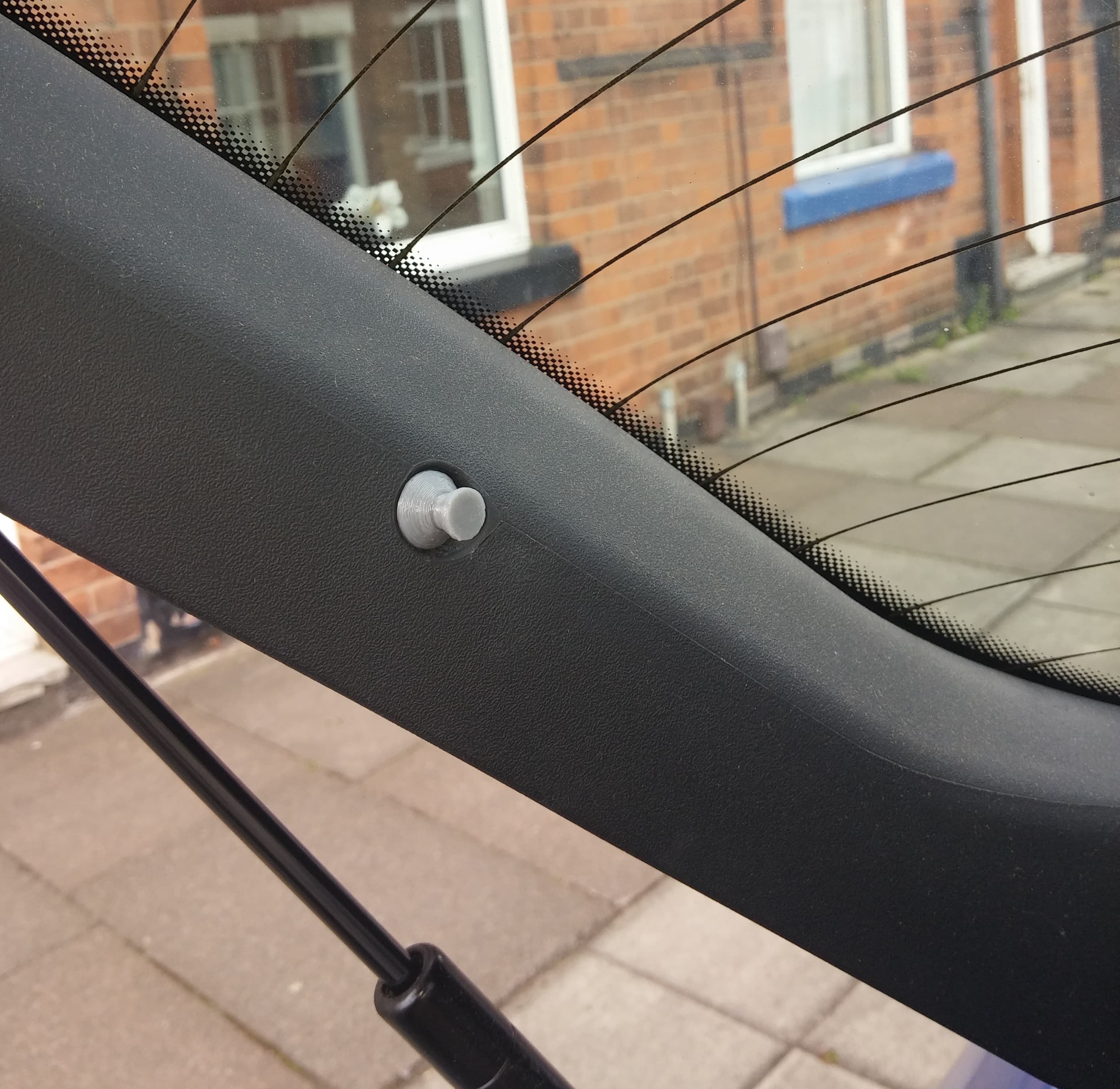 Audi/VW Shelf Peg - image 2 of 2