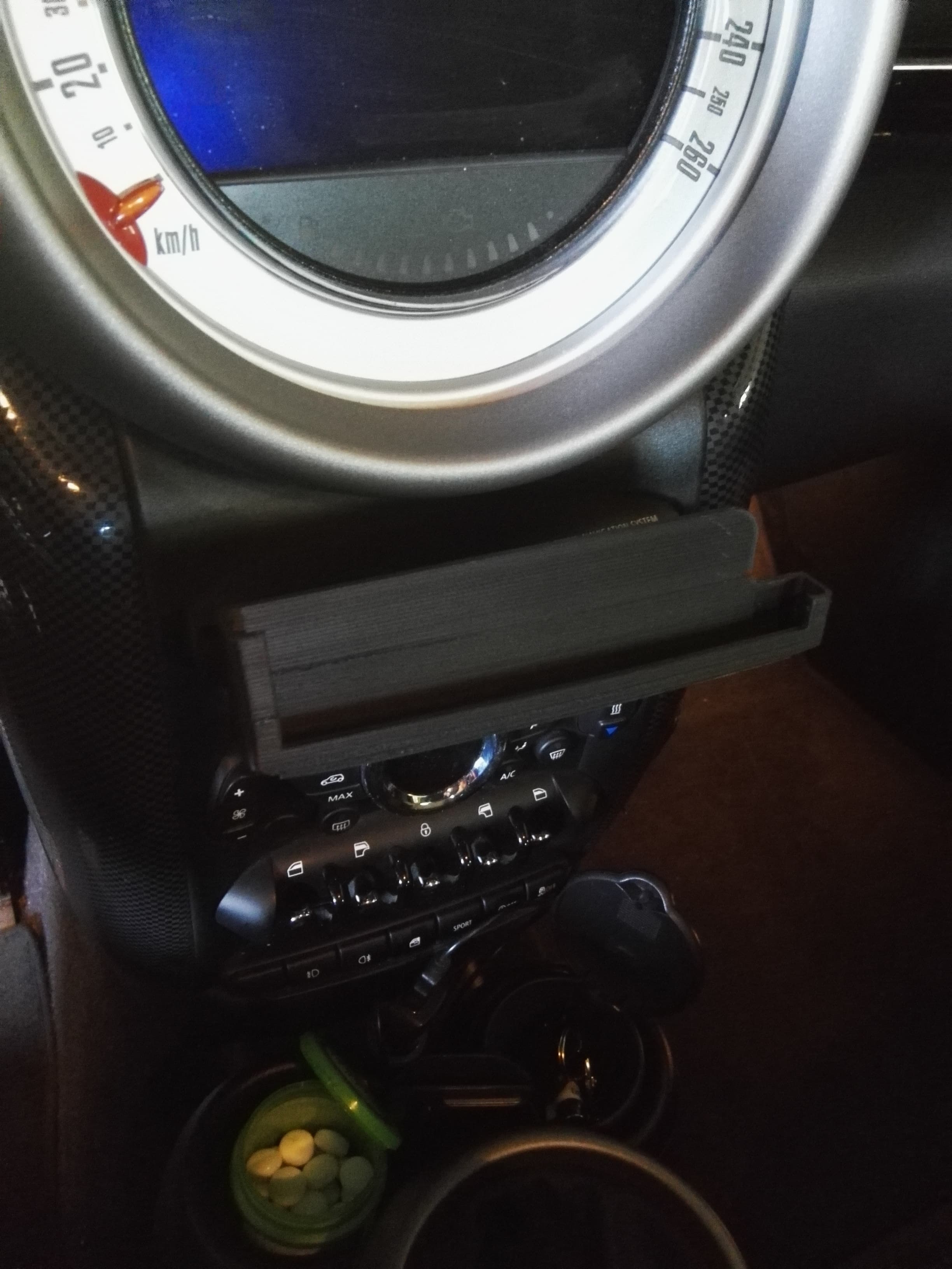 Photo of Iphone 6 plus + case with CD slot mount for Mini Countryman
