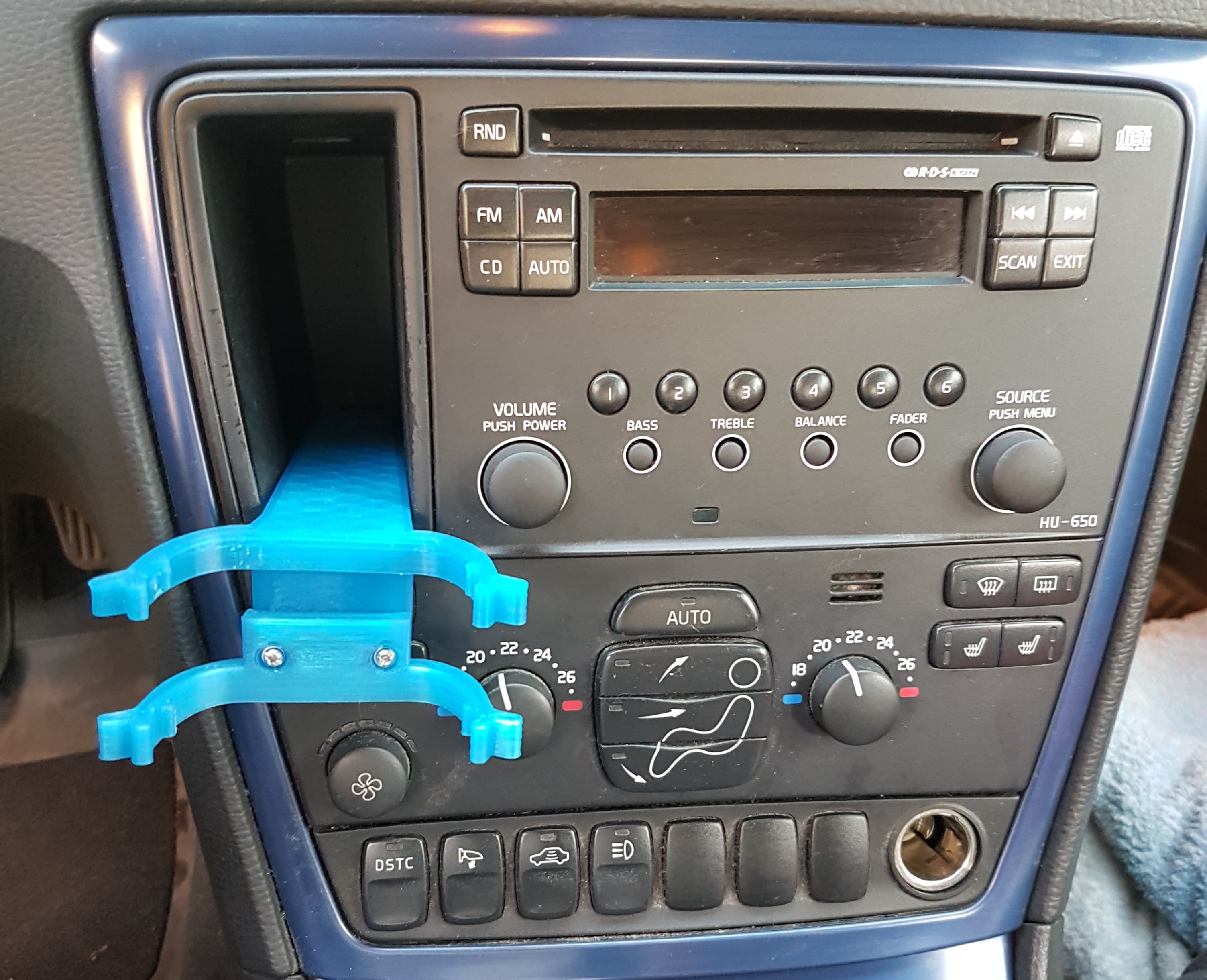 Volvo V70 XC70 Garmin Monterra/Montana Mount - image 2 of 3