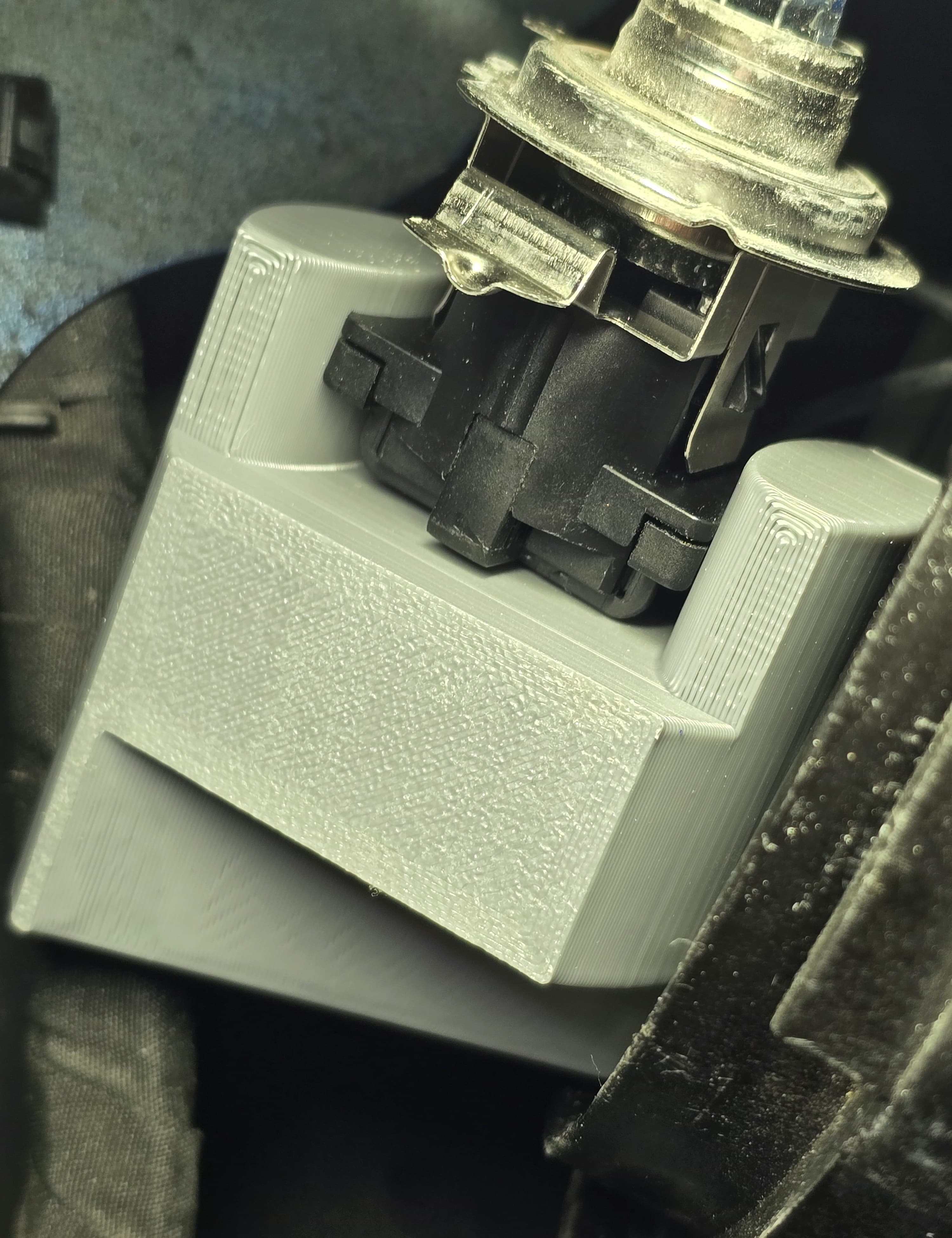 Photo of VW Headlight Bulb Tool - Volkswagen Tiguan and Others
