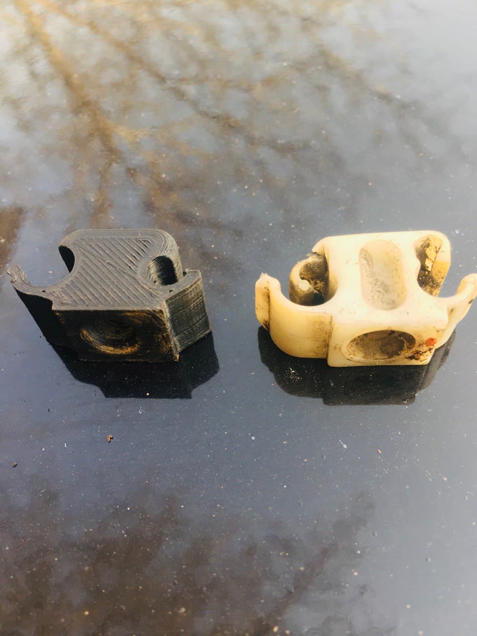 Photo of Bmw E30 - front strut wiring holder (OEM: 61 13 1 370 421)