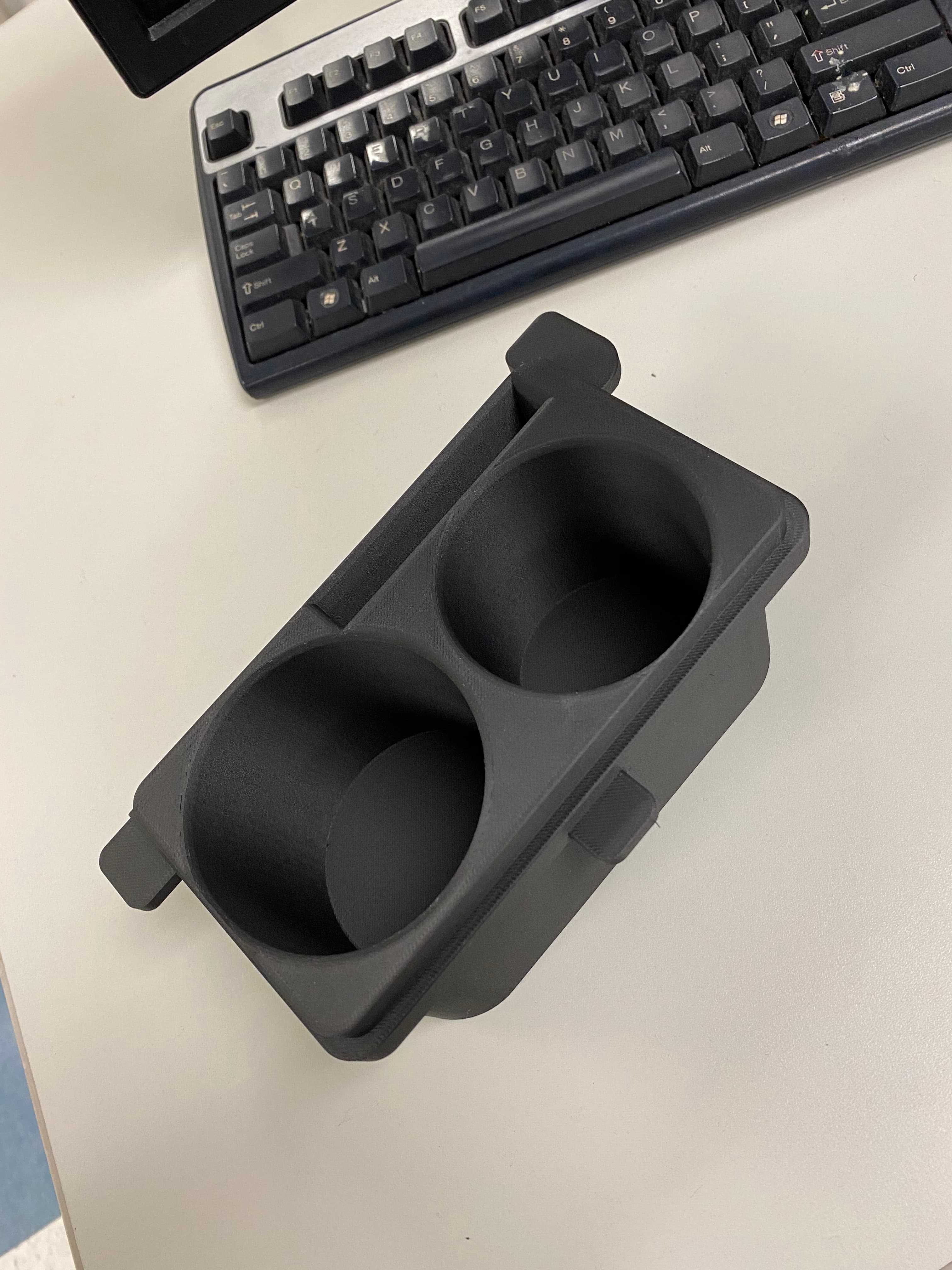 Lexus IS300 cupholder - image 2 of 3