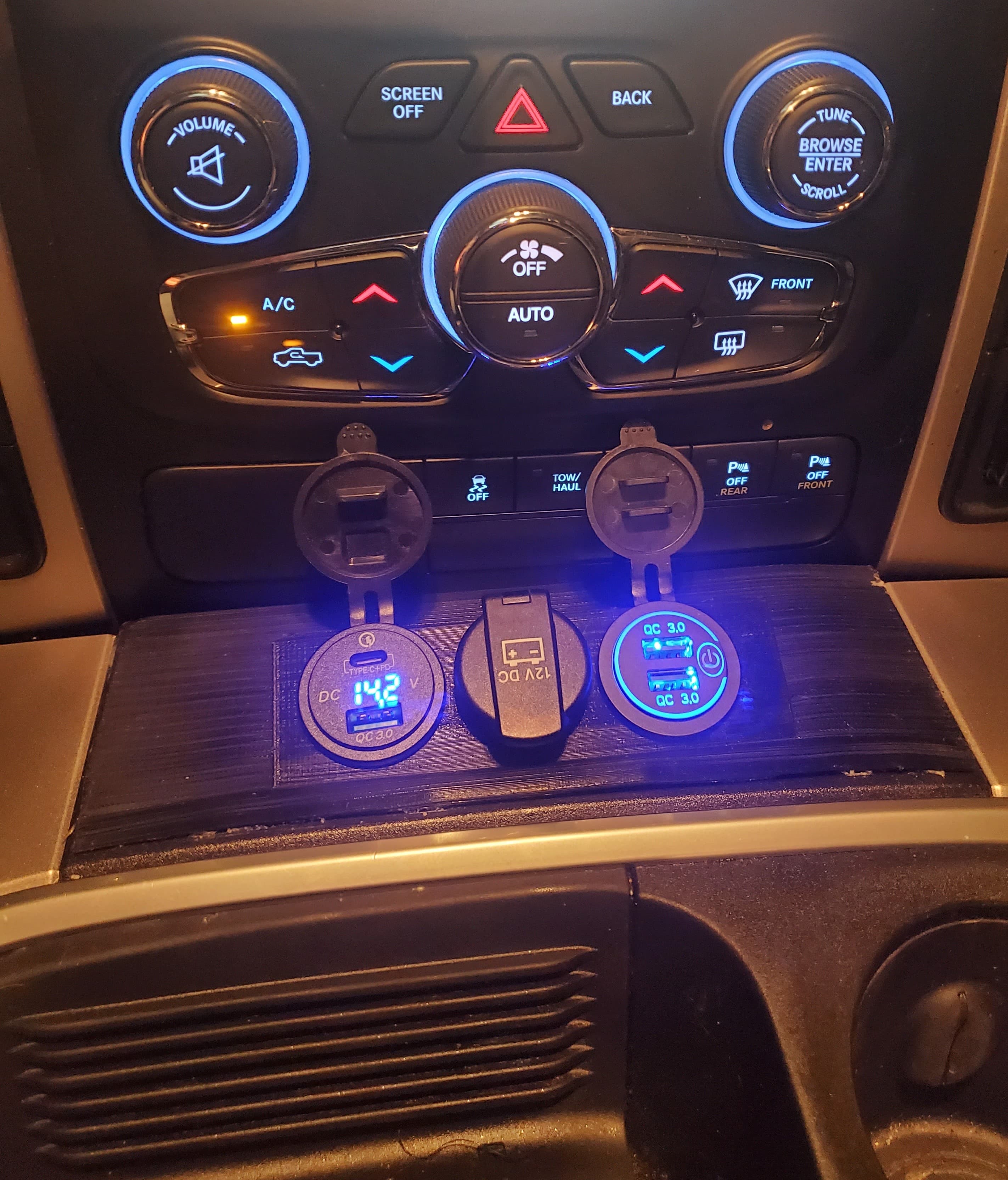 Photo of Dodge Ram USB panel