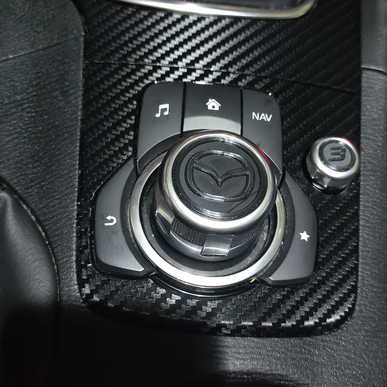 Mazda 3 - Diales navegación / Navigation dials - image 2 of 3