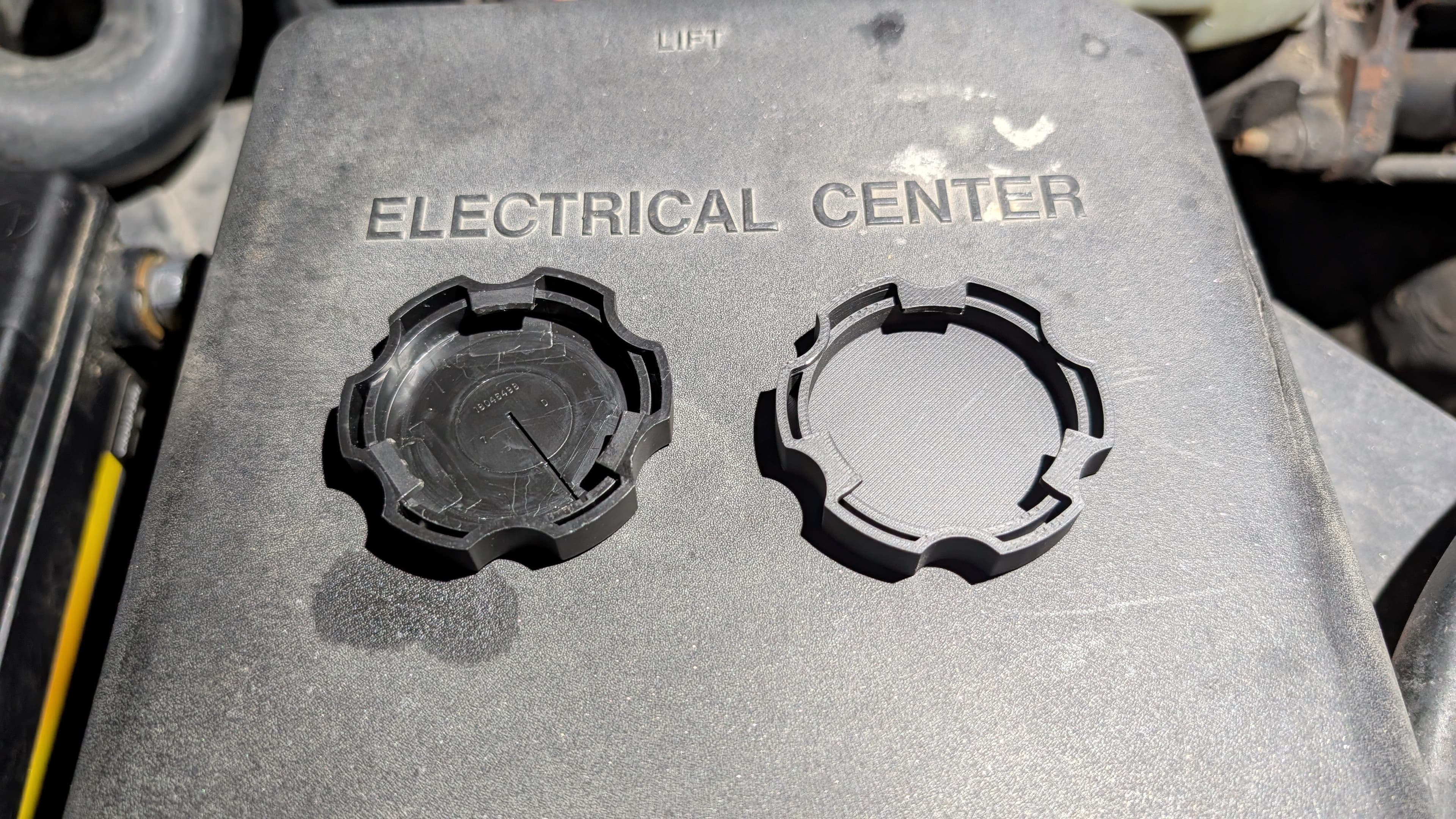 Chevy Brake Reservoir Cap - image 3 of 3