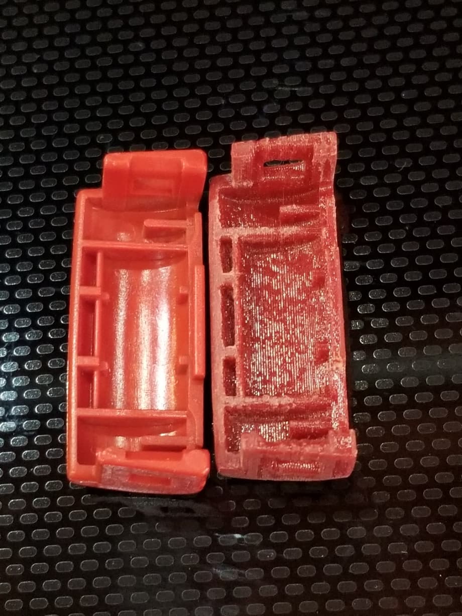 1995 Volvo 850 seatbelt release button - image 3 of 3