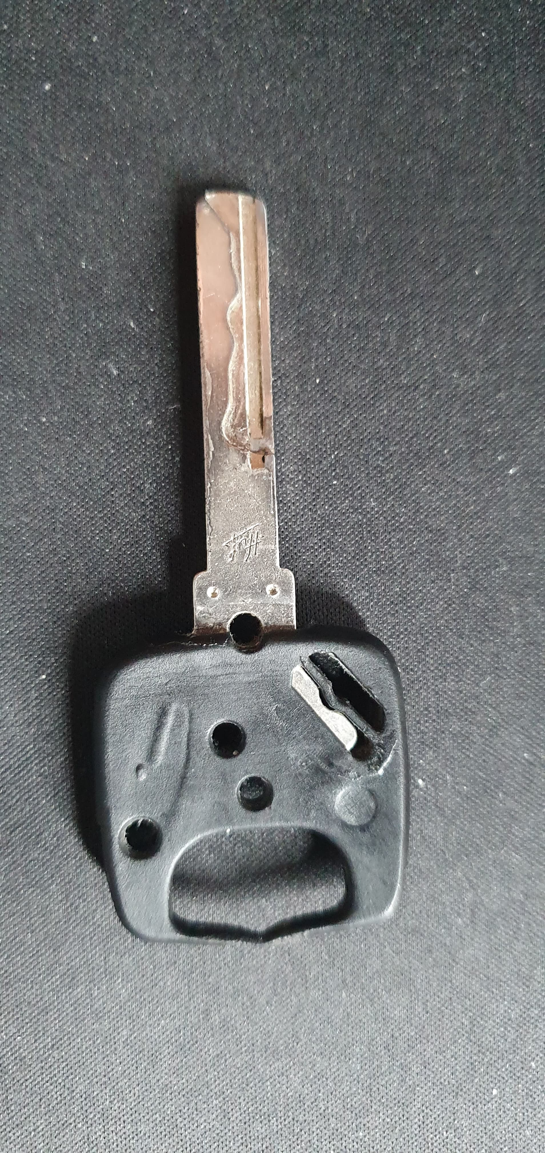 Volvo V40/V70 KeyCase - image 2 of 3