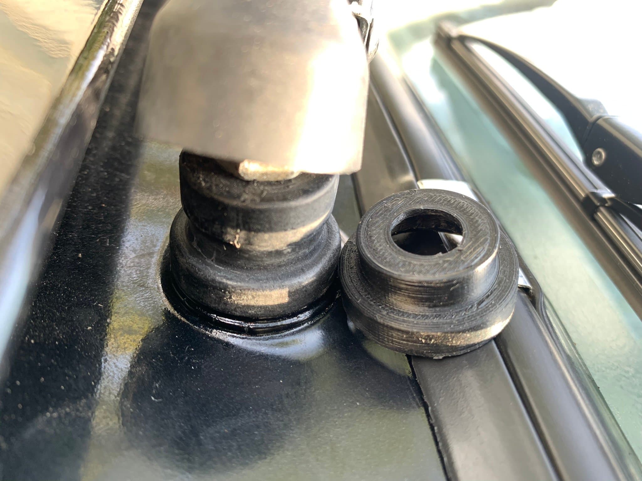 Bmw E30\E28 - wiper arm bushing (OEM: 61 61 1 370 387) - image 1 of 3