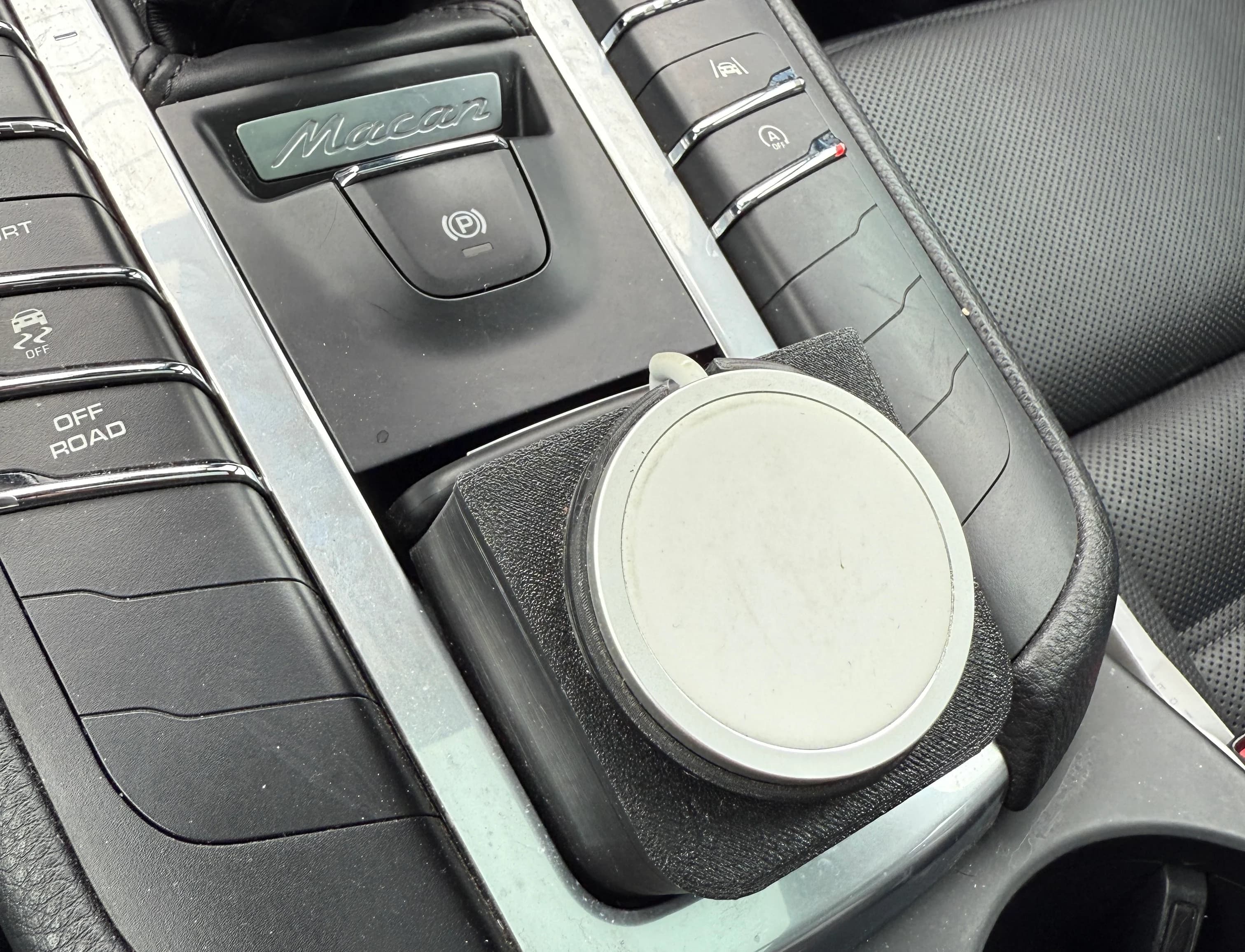 Photo of Porsche Macan (2014-2021) MagSafe Holder