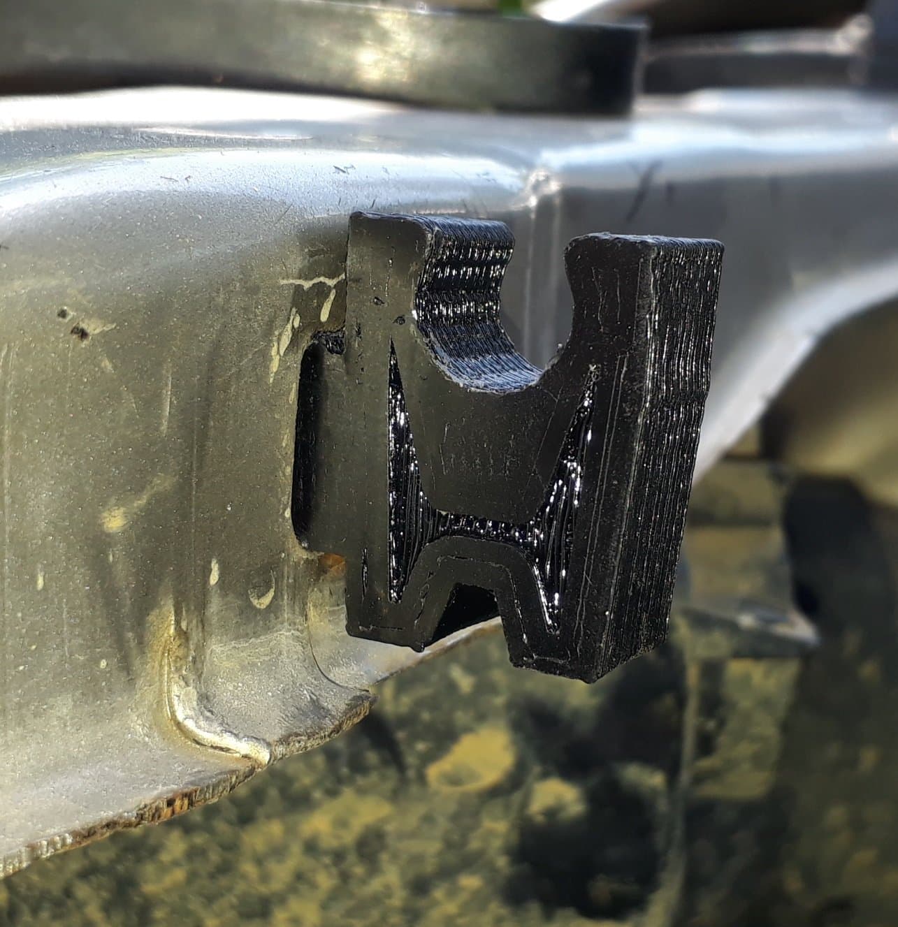 Honda CRV hood support clip - image 2 of 3