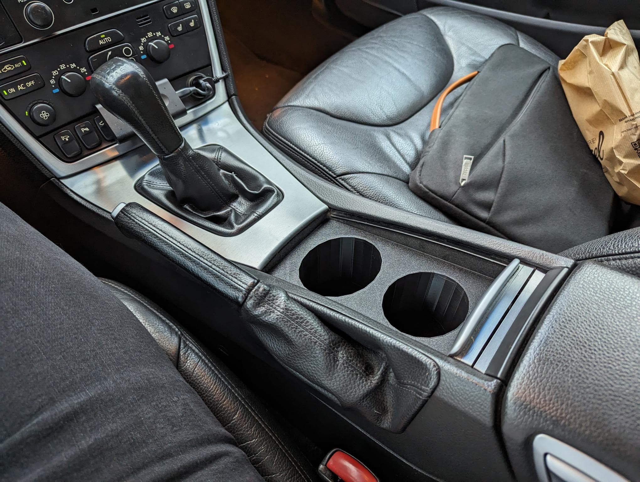 Photo of Volvo V70 II Becherhalter Cupholder