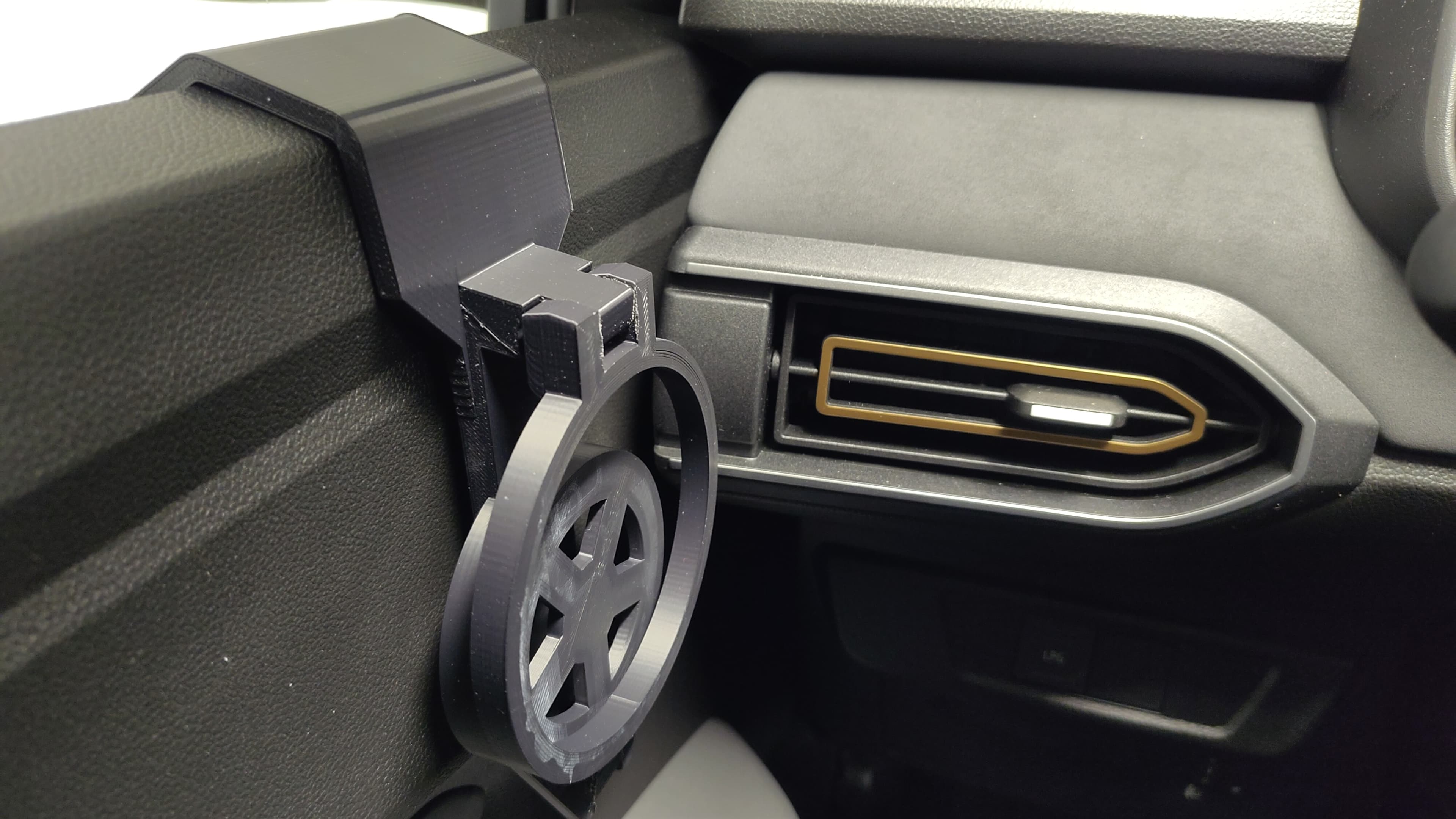Dacia Jogger Cup Holder - image 4 of 5