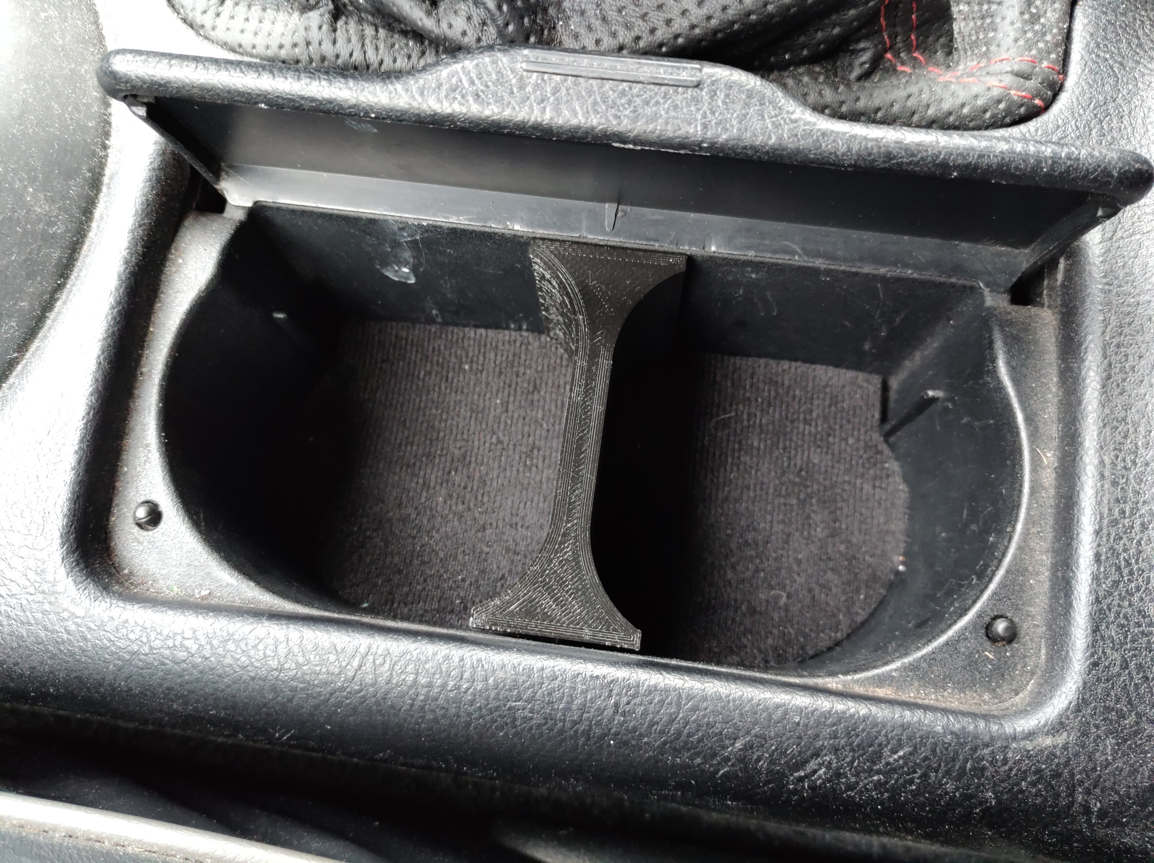 Lexus IS200 IS300 Cupholder - image 1 of 3