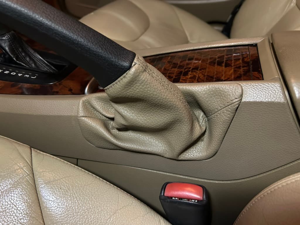 Volvo s60 handbrake cover frame - image 3 of 3