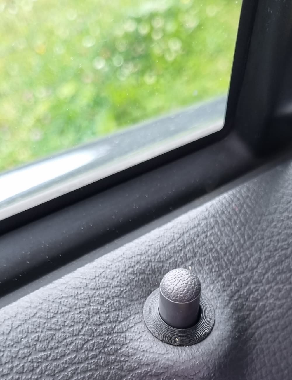 Volvo S60 V70 (P2) door lock knob bezel - image 1 of 3