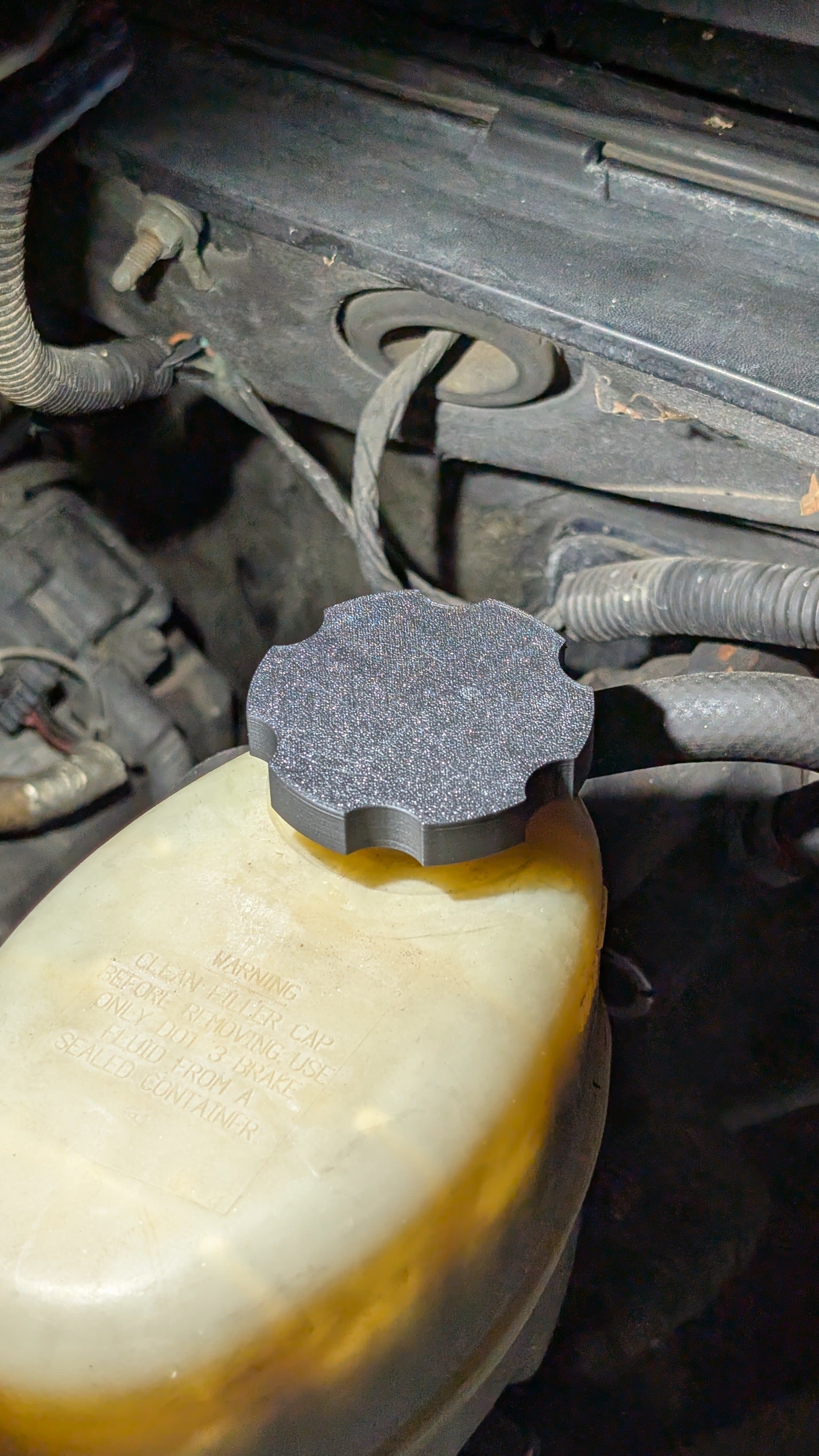 Chevy Brake Reservoir Cap - image 1 of 3