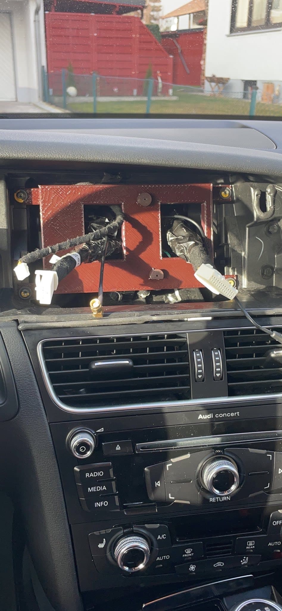 Audi A5 10,25" Carplay Screen Bracket - image 1 of 2