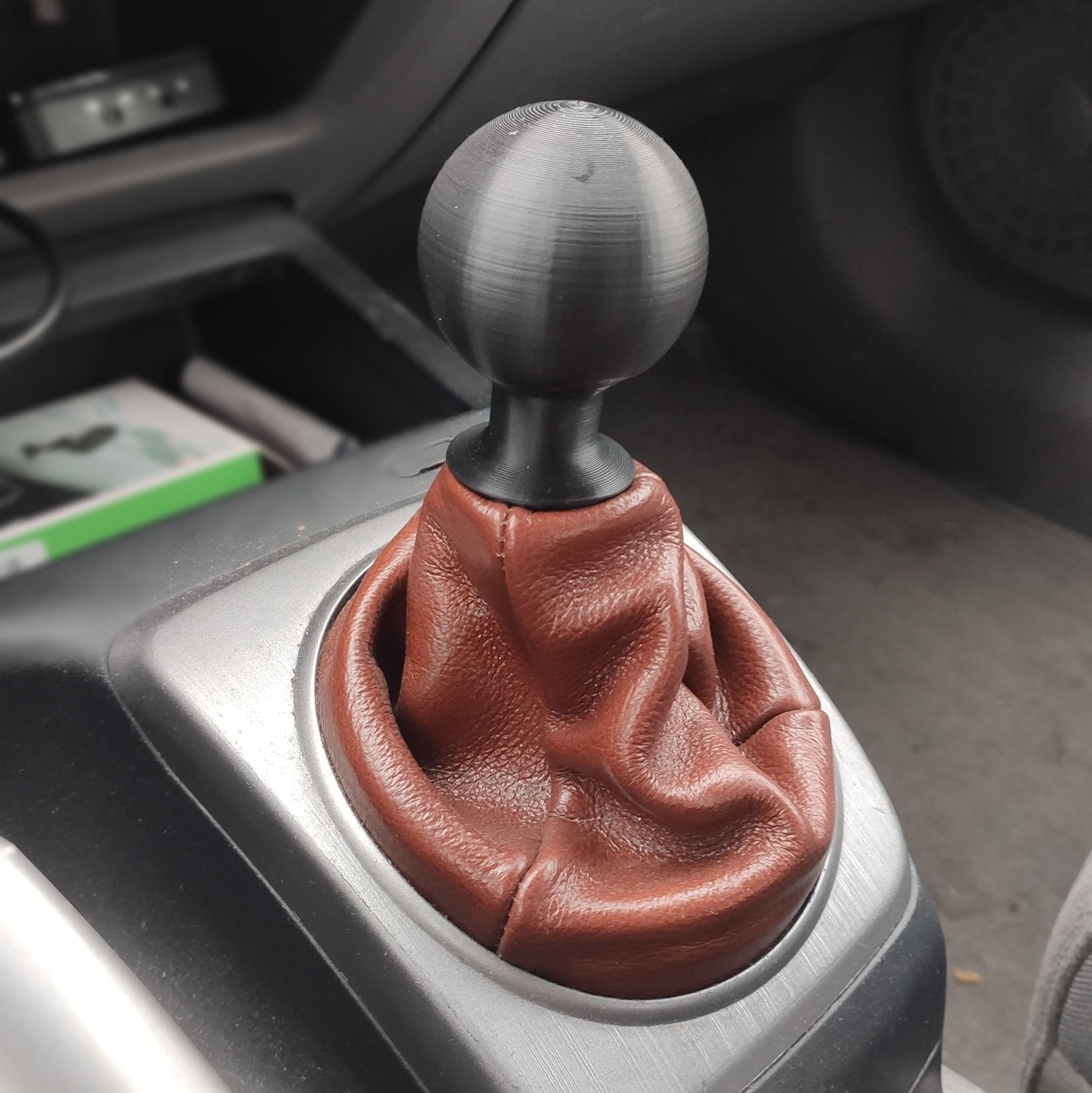 Photo of Honda civic (8th gen) 06-11 shift knob