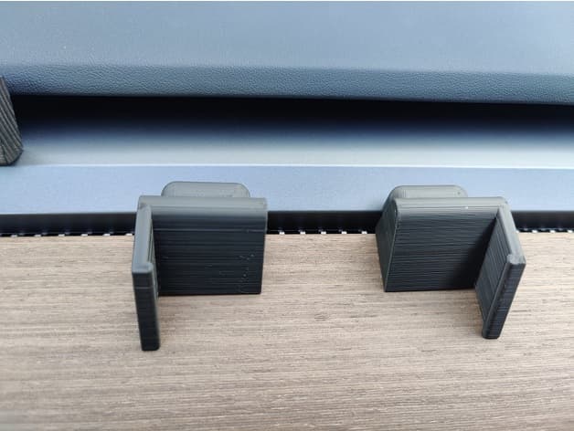 Simple smartphone holder modules for Tesla Model 3 - image 5 of 6