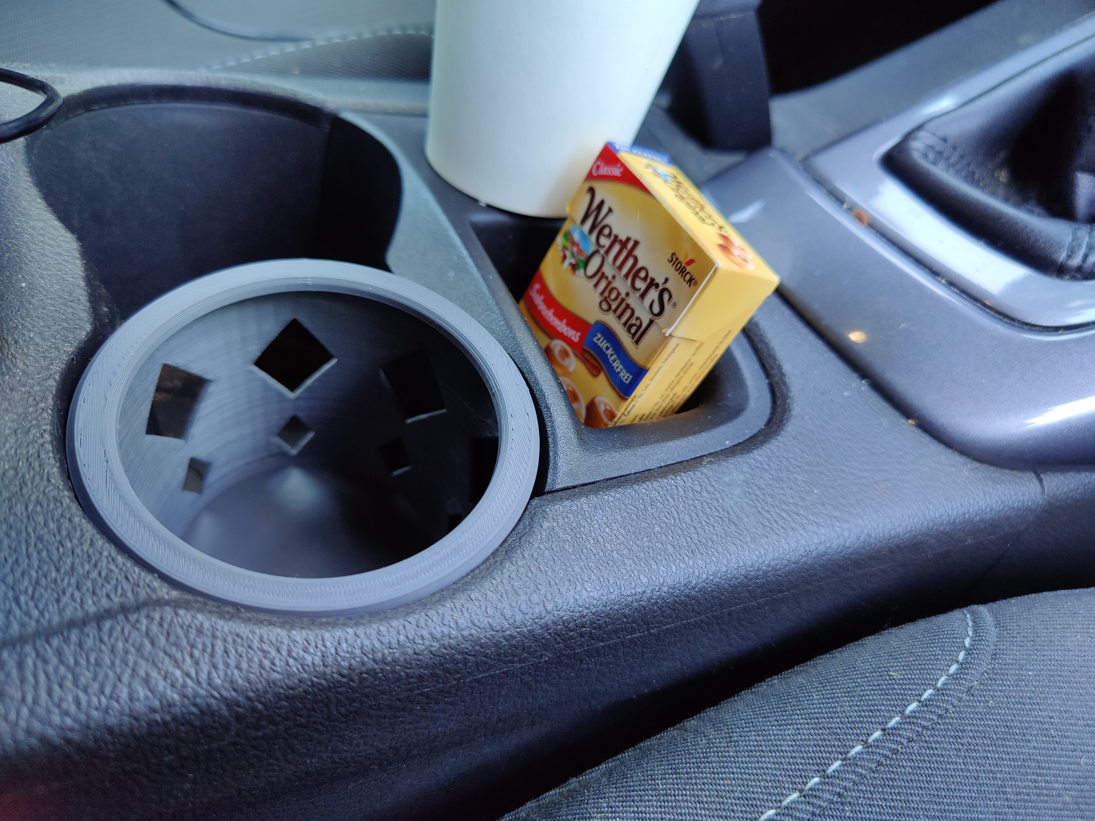 Ford Focus cup holder mod - image