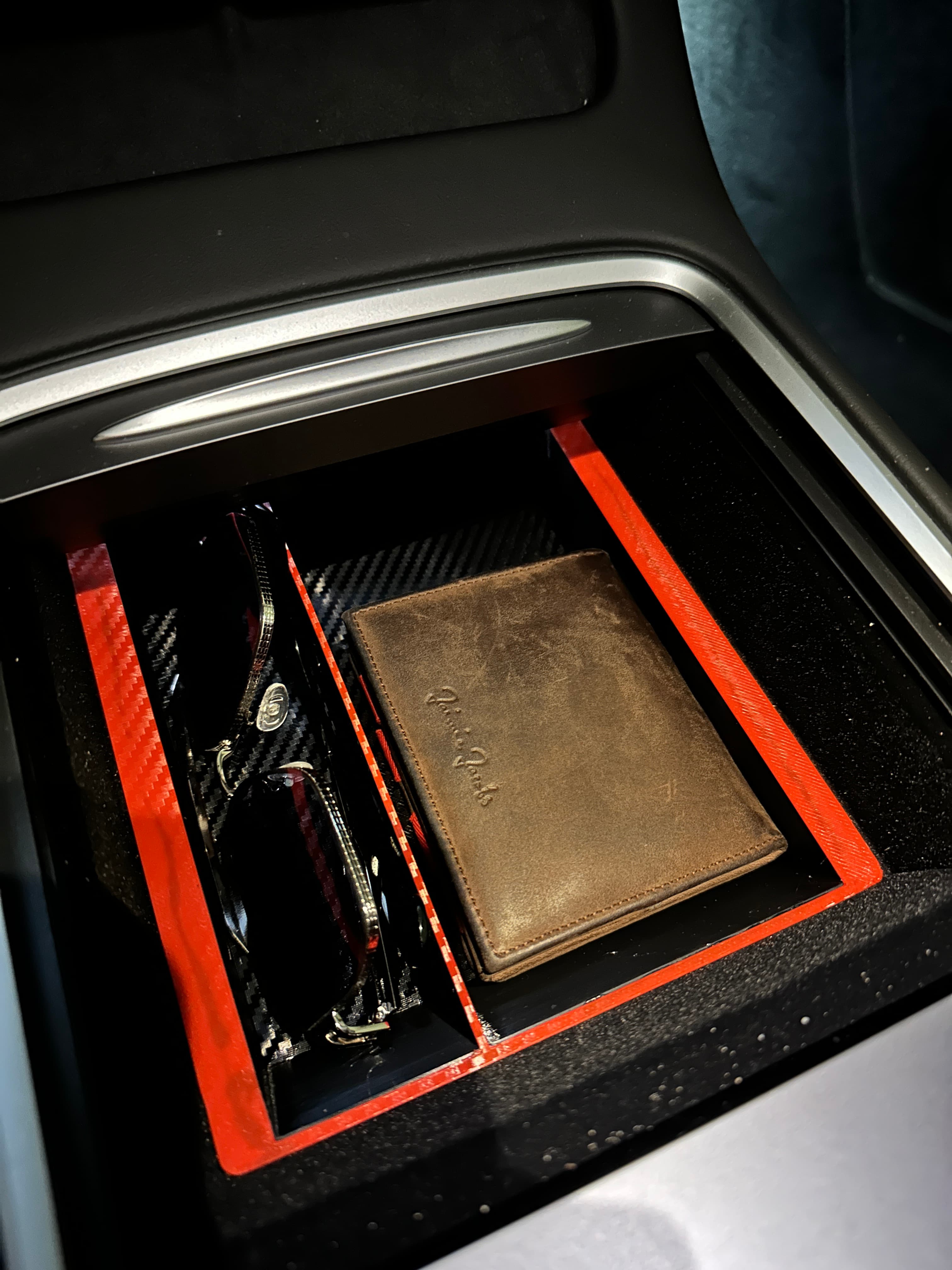 Tesla 3 / Y Console Tray from 2021 models onwards / Konsole Ablagefach ab Modelljahr 2021 - image 2 of 3