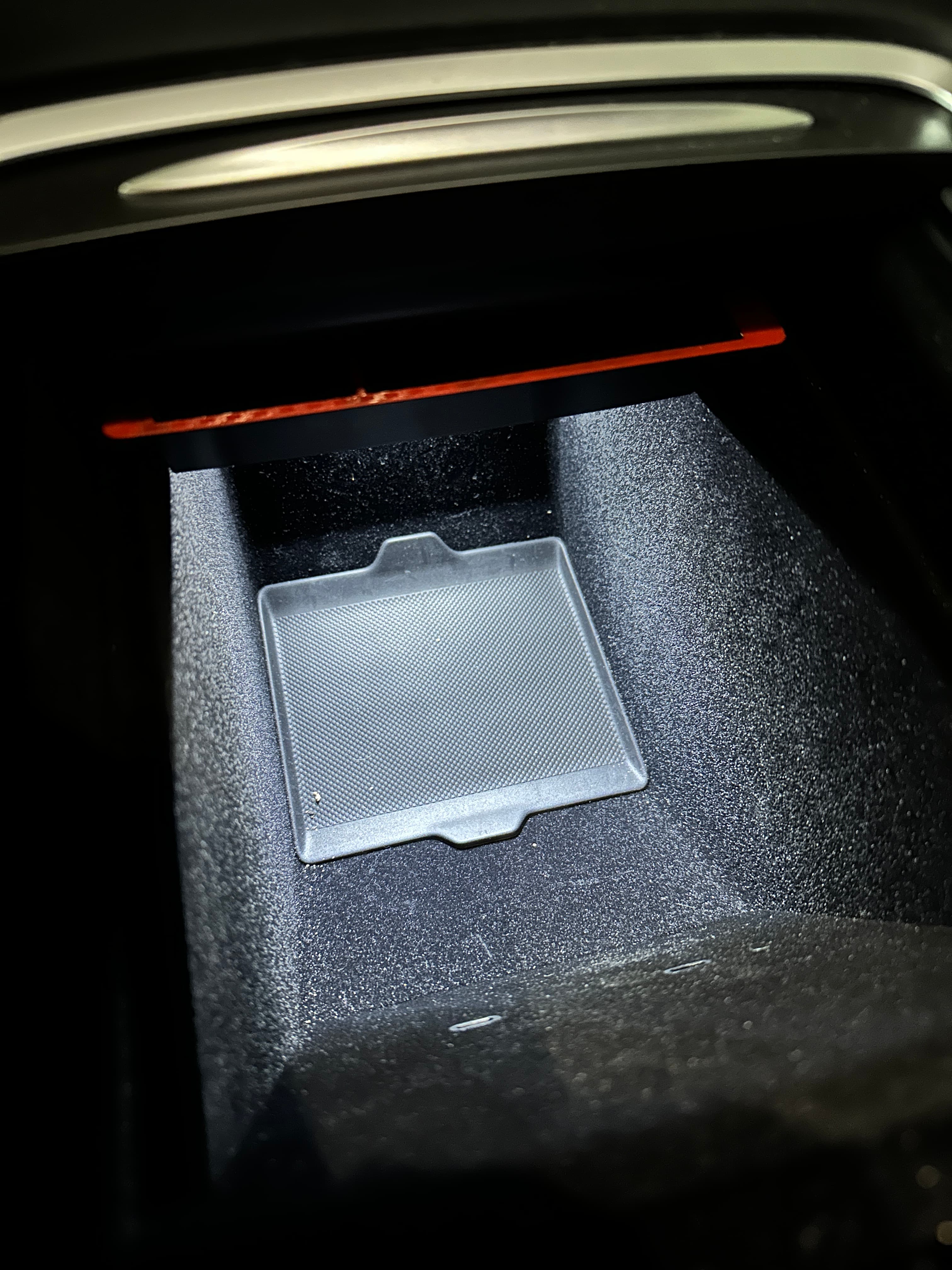 Tesla 3 / Y Console Tray from 2021 models onwards / Konsole Ablagefach ab Modelljahr 2021 - image 3 of 3