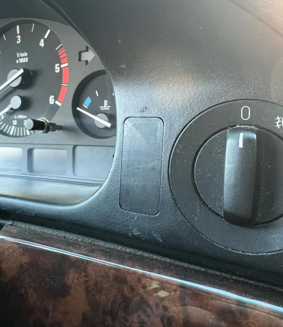 Photo of BMW E39 dashboard hole cover
