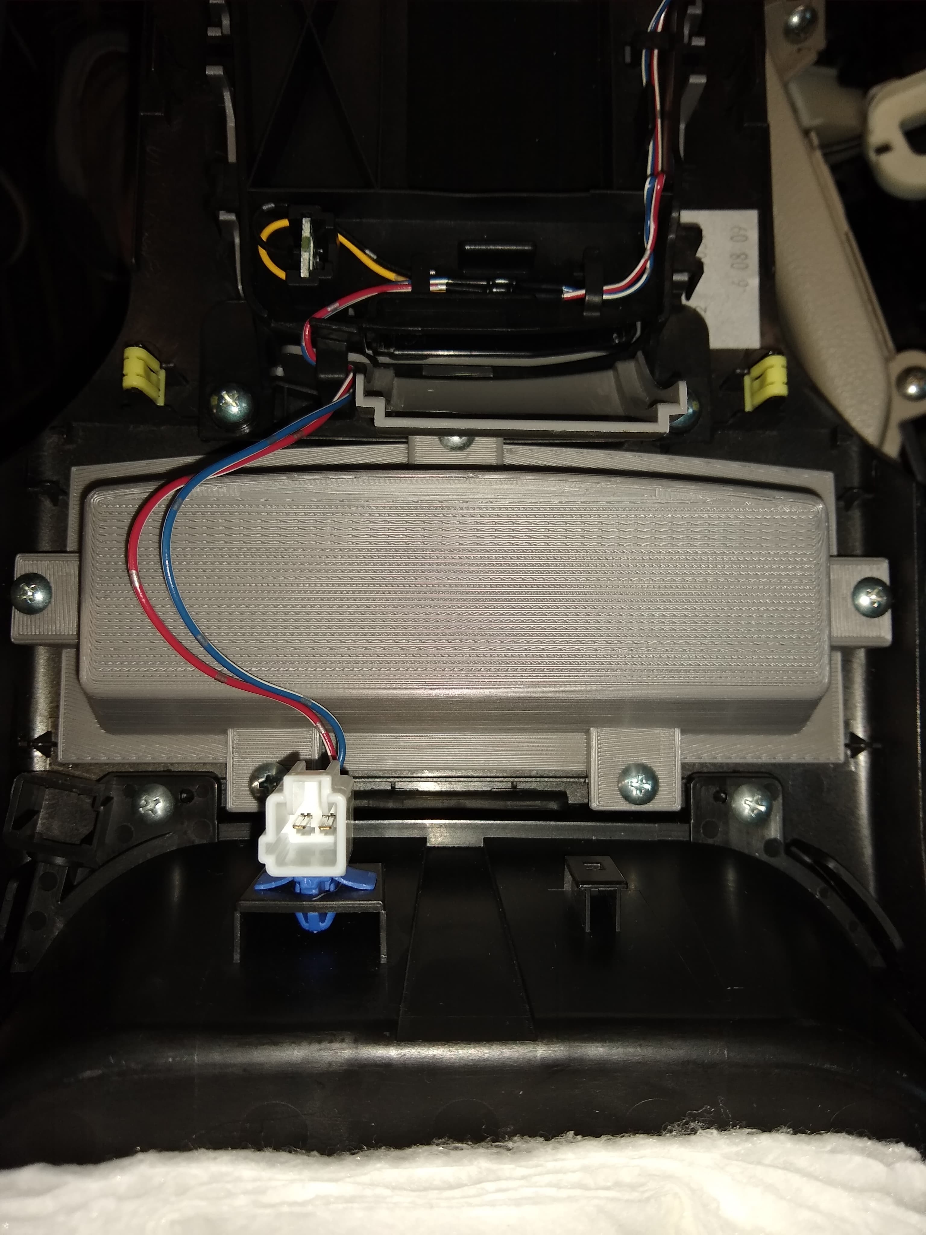 Full Width Console Tray for Subaru Outback 4th Gen - image 5 of 6