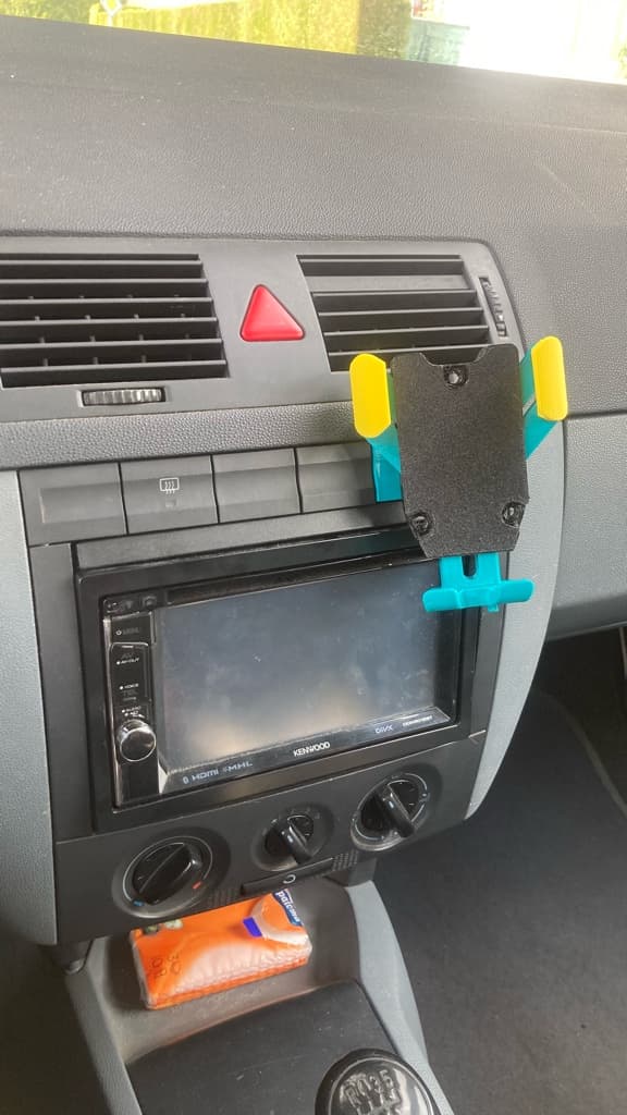 Skoda Fabia 1st gen console, phone holder - image