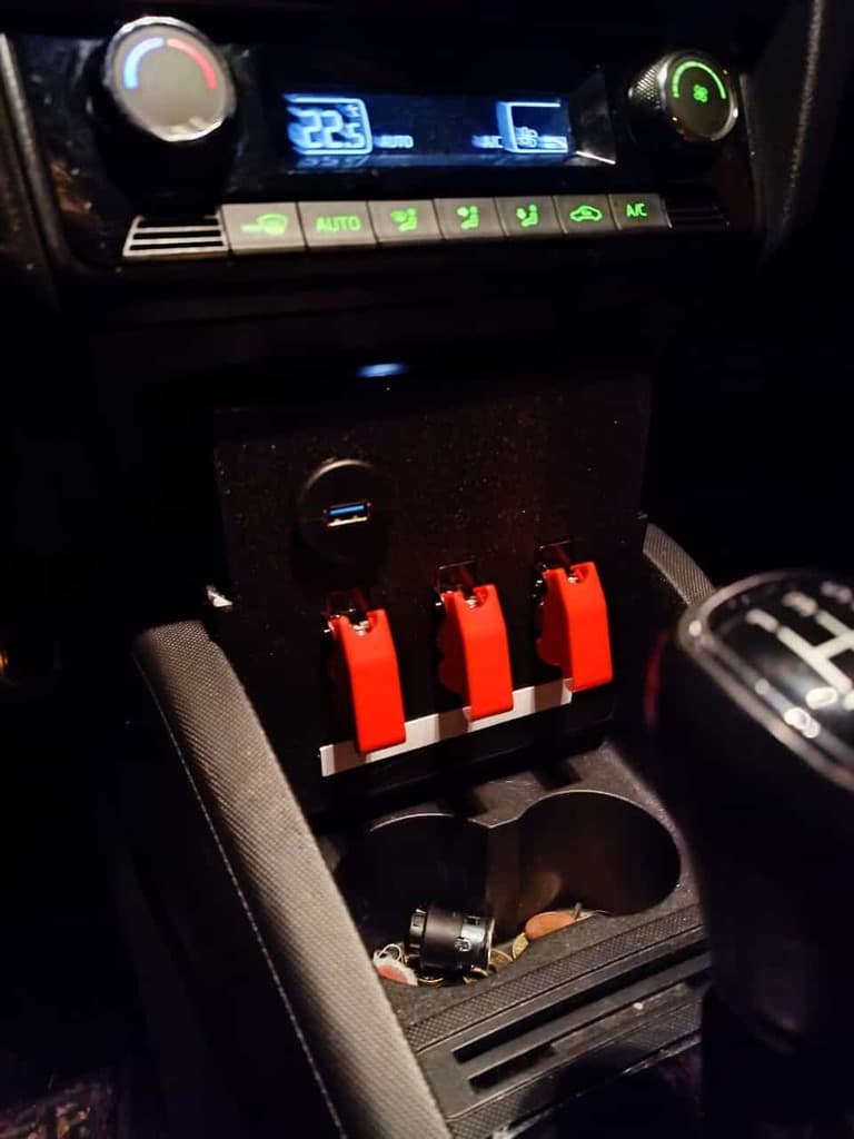 Schaltergehäuse für / Switch housing for Skoda Fabia 3 Mittelkonsole - image