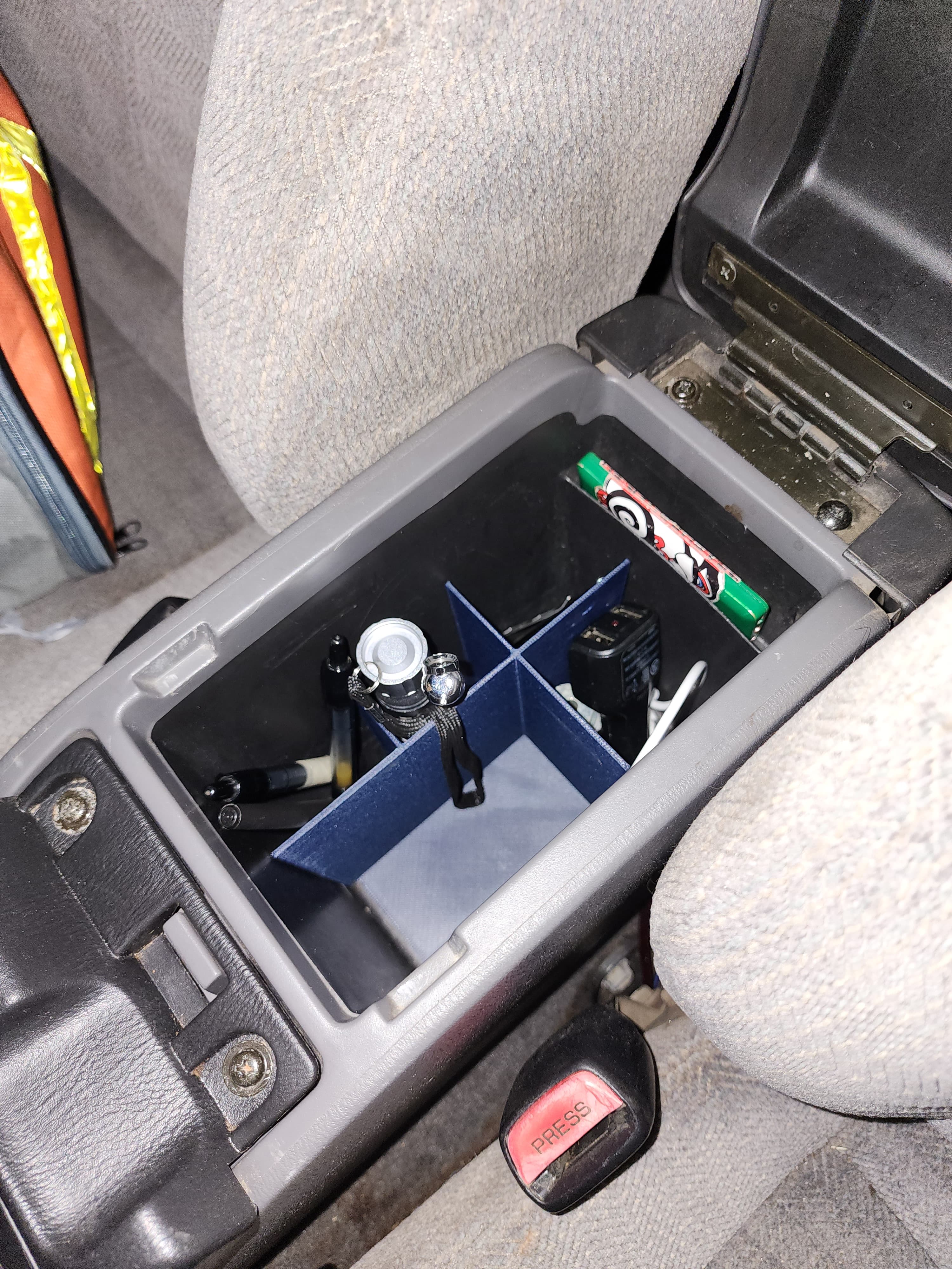 2001 subaru legacy center console divider - image