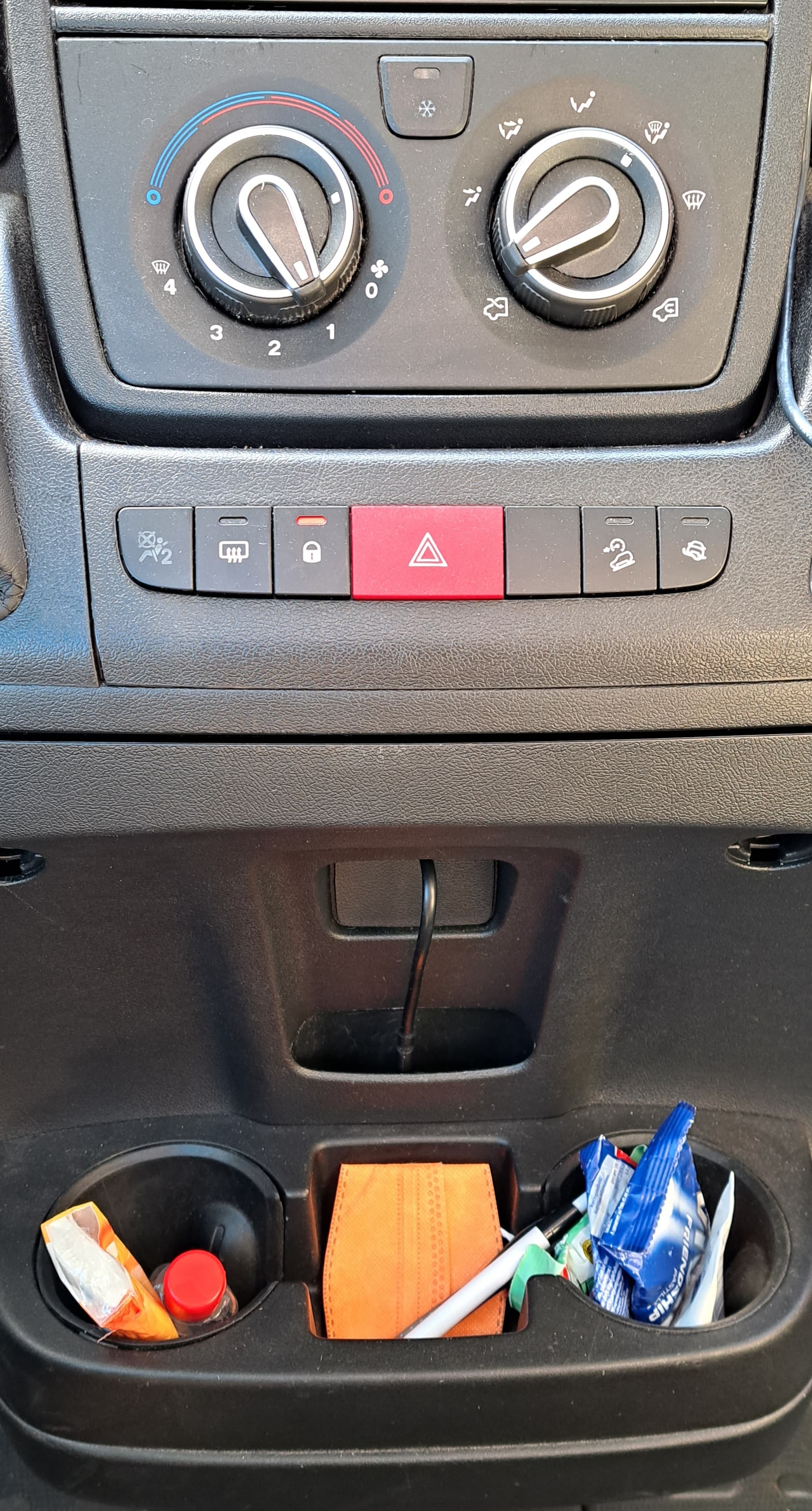 mount for Citroen Jumper front console / smartphoneholder - image 2 of 6