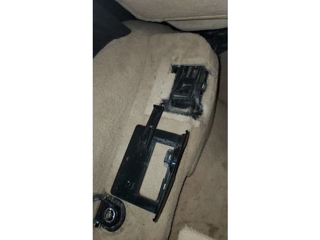 Land Rover LR3 LR4 Discovery rear seat latch part, with Trim removal tool preview