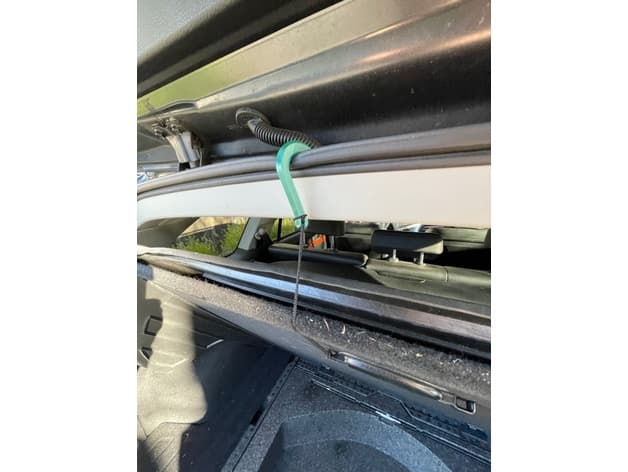 Subaru Outbak, rear interior cover hook preview