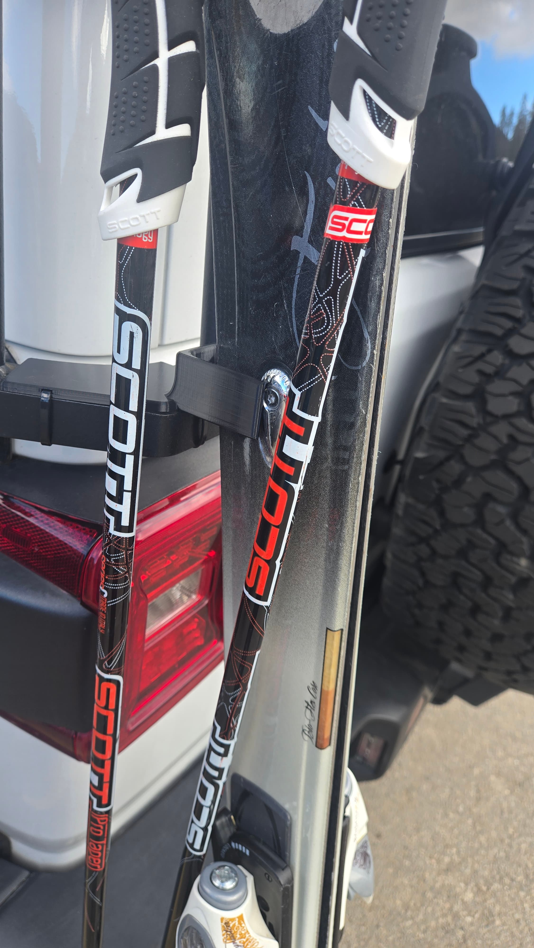 Jeep Wrangler Gobi Rack ski holder preview