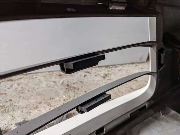 Porsche 911 997 Mesh Grill Clip - image