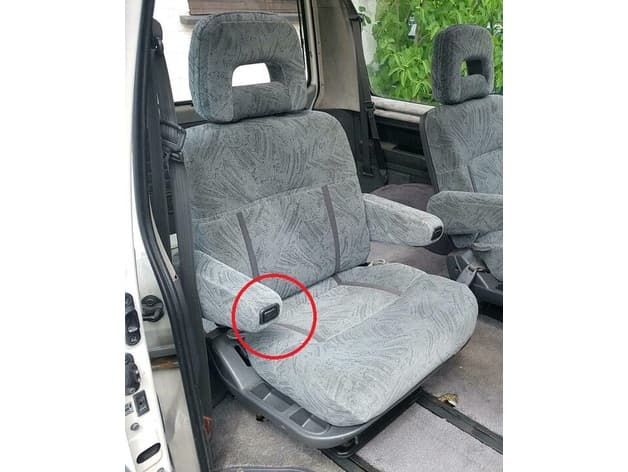 Photo of Mitsubishi L300 Sitz Knopf Seat Button/Knop