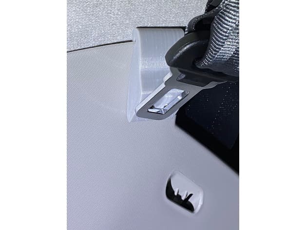 Renault Zoe rear seatbelt clip magnet - image 5 of 6
