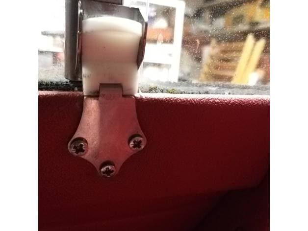 Sliding glass latch / Loquet de vitre coulissante Austin mini break countryman - mini Morris traveller - image 2 of 3