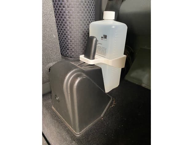 Desinfektion use/store in a Land Rover Defender - image