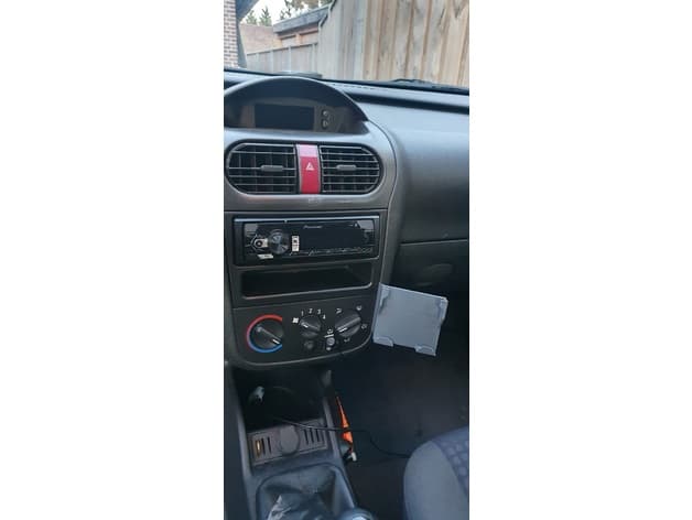 Photo of Opel Corsa C phone holder