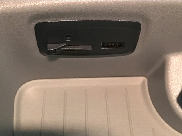 Renault ZOE (2016-19) SD card accidental removal protection - image 2 of 6
