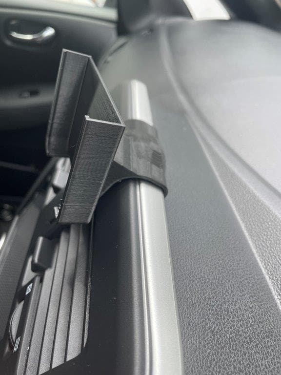 Nissan Leaf RHD phone mount - image 3 of 4