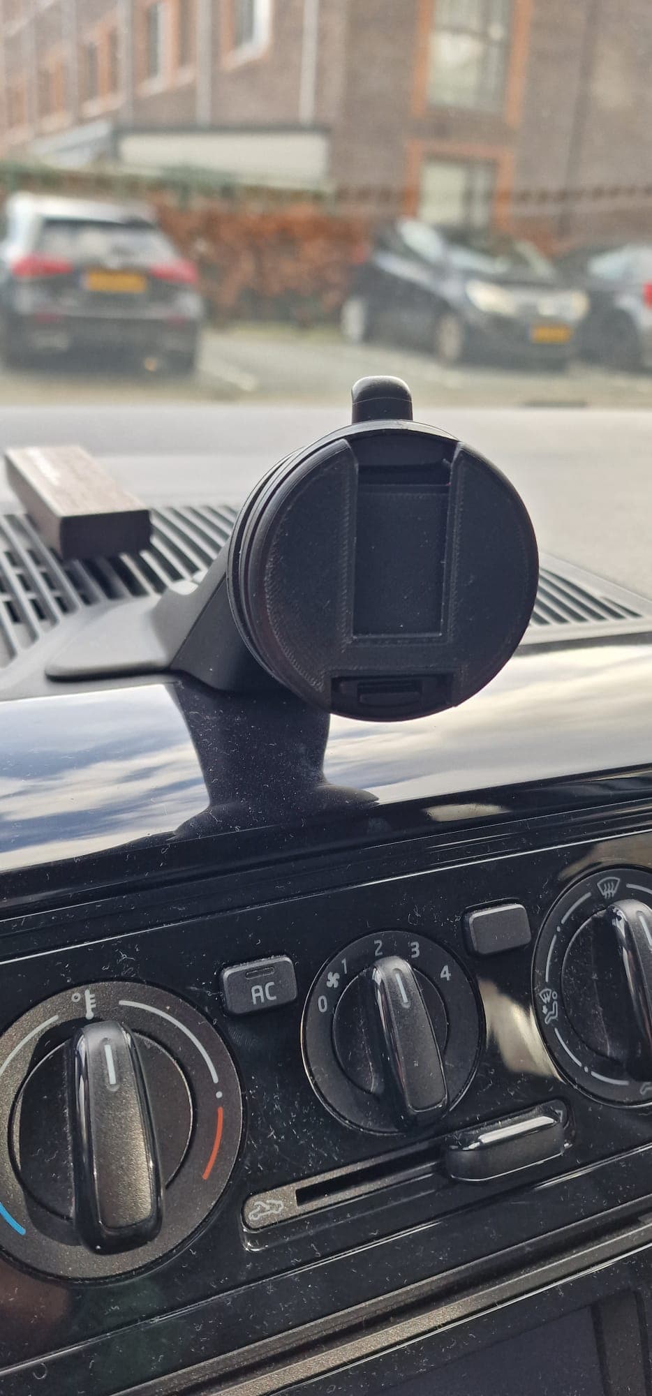 Phone mount for Volkswagen UP, Skoda Citigo and Seat Mii - image 5 of 6