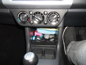 Suzuki Swift (2009) Console Phone Holder - image 2 of 6