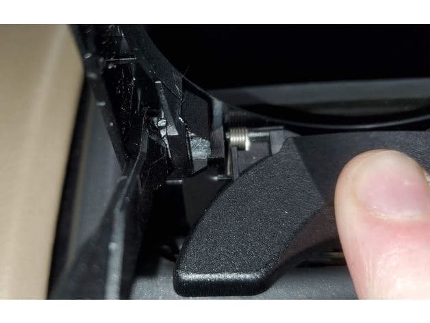 Land Rover LR3 Discovery 3 passenger cupholder fix - image 2 of 5