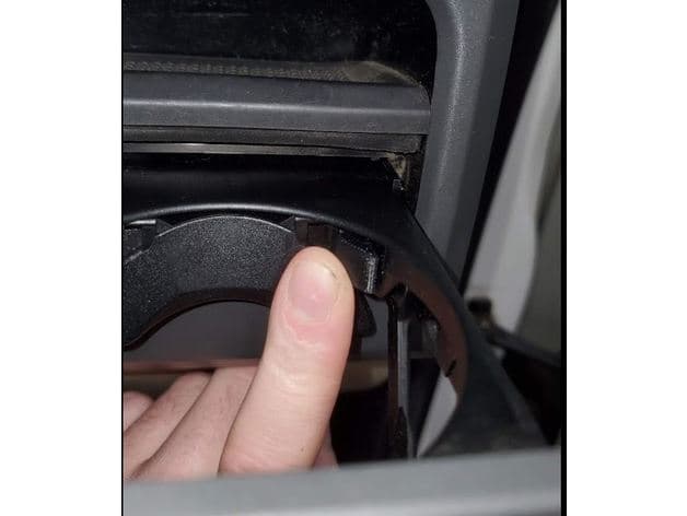 Land Rover LR3 Discovery 3 passenger cupholder fix - image 3 of 5