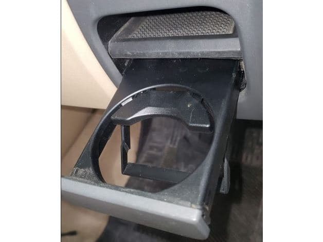 Land Rover LR3 Discovery 3 passenger cupholder fix - image 4 of 5