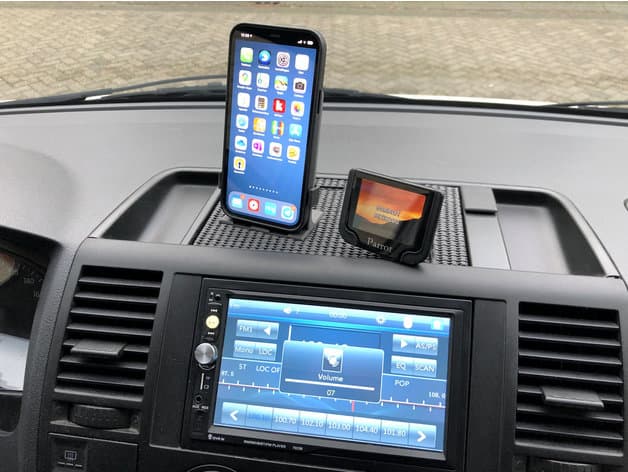 VW T5 Dashboard iPhone 12 Pro holder with MagSafe charger - image