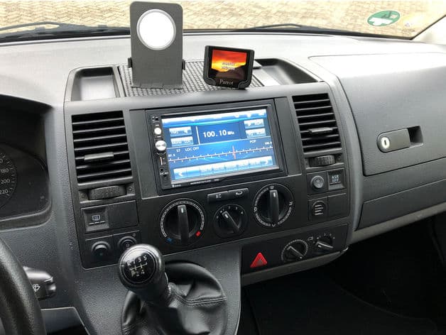 VW T5 Dashboard iPhone 12 Pro holder with MagSafe charger - image 2 of 6